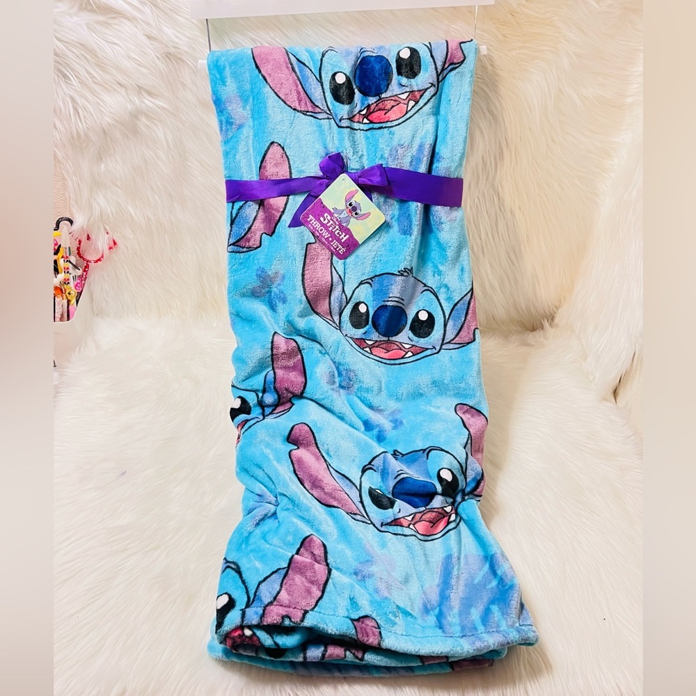 Stitch‎ Throw Blanket